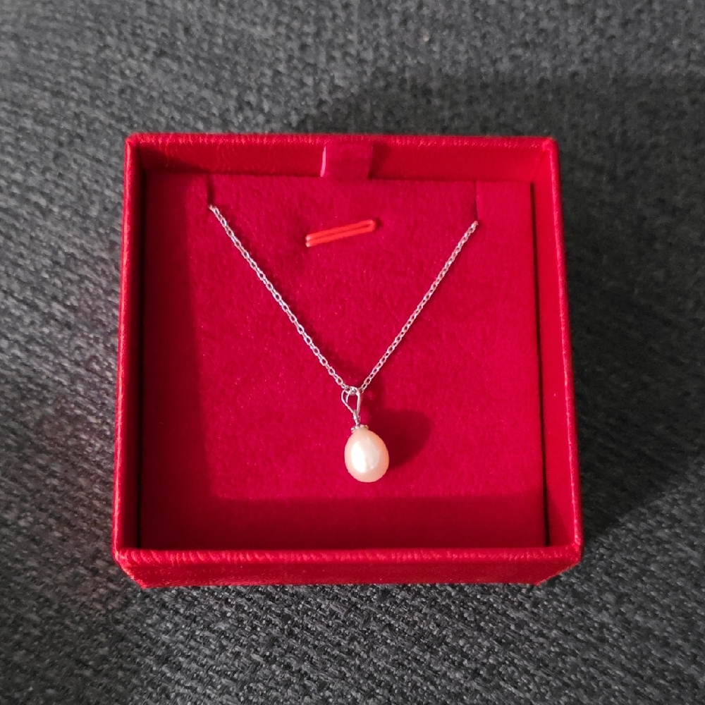 Brand New Elegant Silver Pearl Pendant Necklace